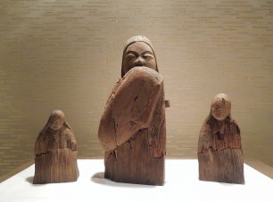 平安時代の作と伝わる女神像（重文）