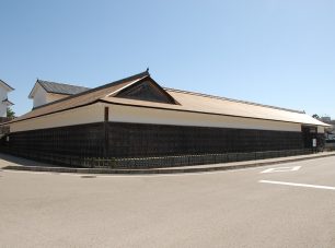 馬屋。城内に現存するものとしては国内唯一