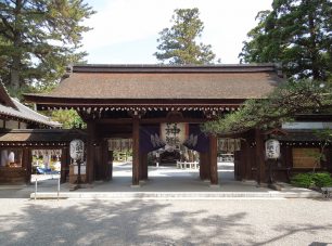 神域との境を示す神門