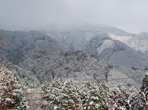 冬、夢見が丘からの山頂の眺め