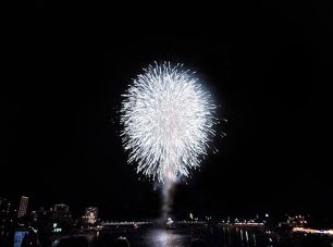 幸祭のフィナーレを飾る花火