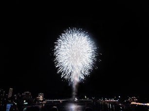 幸祭のフィナーレを飾る花火