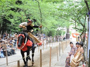 6月第１日曜に行われる流鏑馬神事