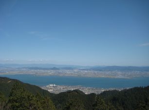 店内からびわ湖や湖東エリアがご覧いただけます