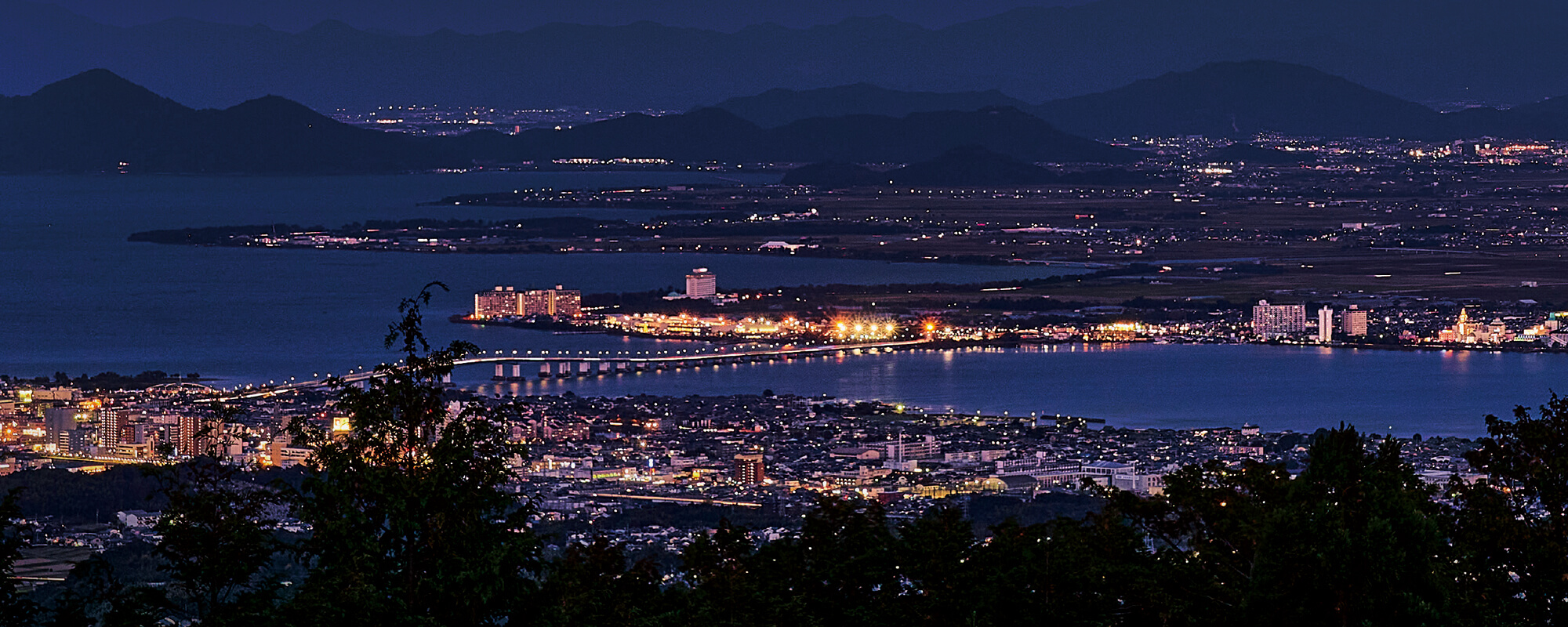 びわ湖展望台（琵琶湖大橋付近の夜景）
