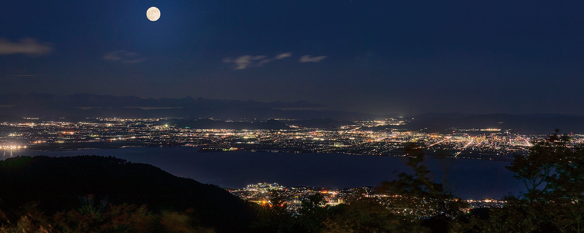 比叡山峰道レストラン＆展望台（満月と南湖の夜景）