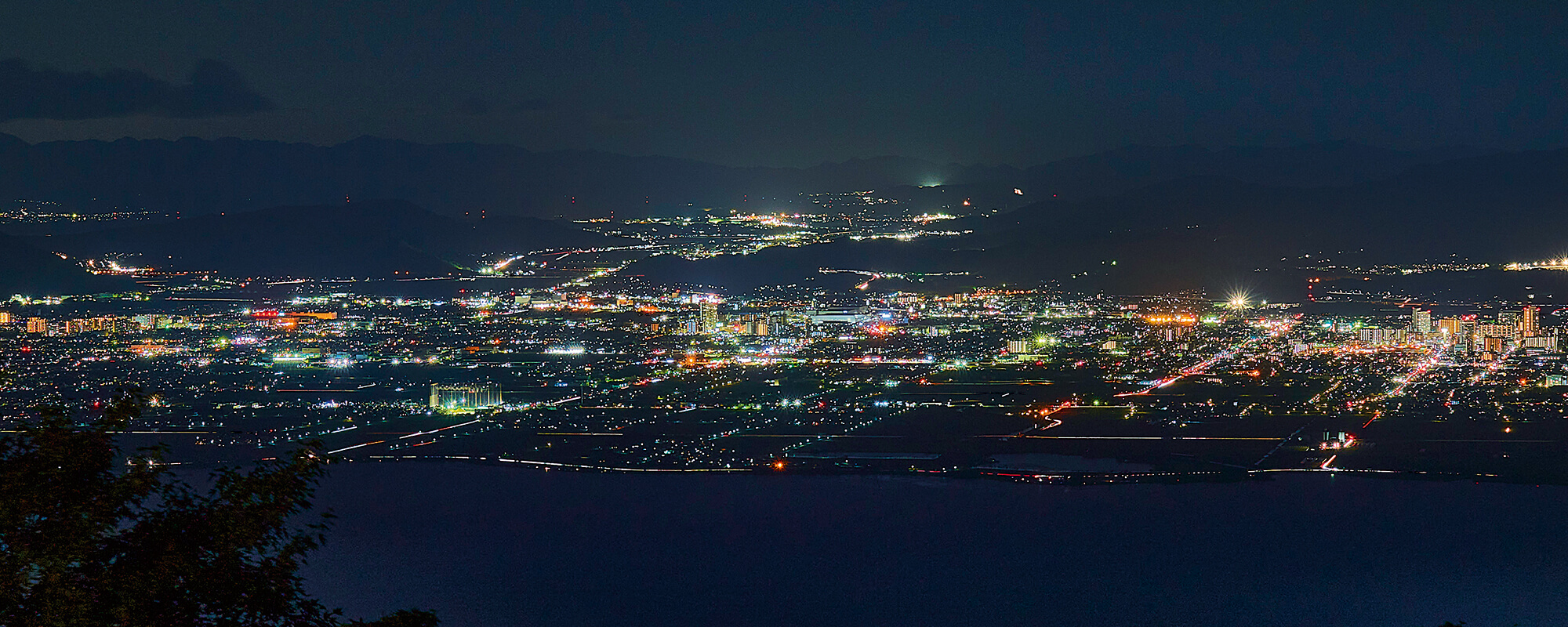 比叡山峰道レストラン＆展望台（守山市・草津市と南湖の夜景）