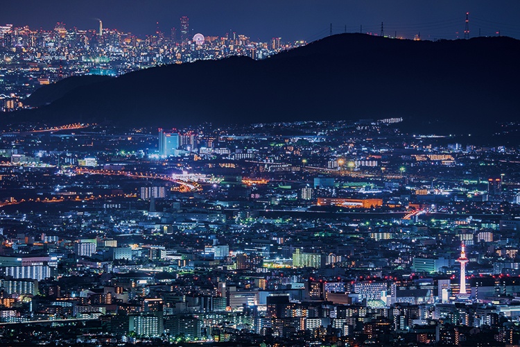 登仙台から京都方面の夜景